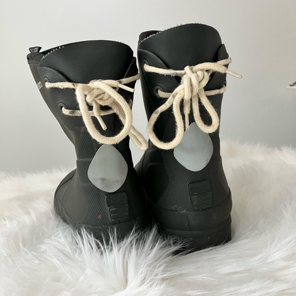 Tretorn rubber lace up boots wm sz 6 - Picture 2 of 4